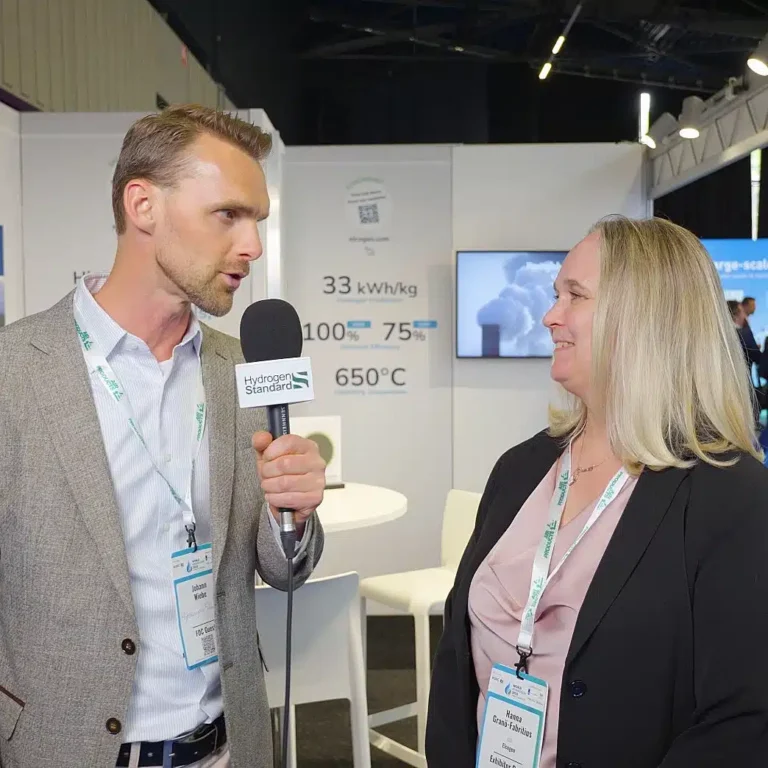 What makes Elcogen’s solid oxide fuel cell technology more efficient than other alternatives?